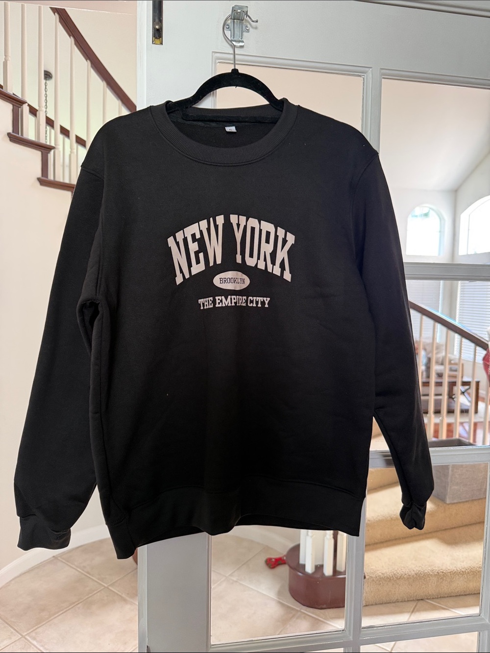 NWOT Size Small New York 'The Empire City' Black Crewneck Sweatshirt